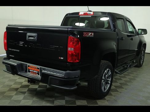 Used 2022 Chevrolet Colorado Z71 AWD/4WD image 16