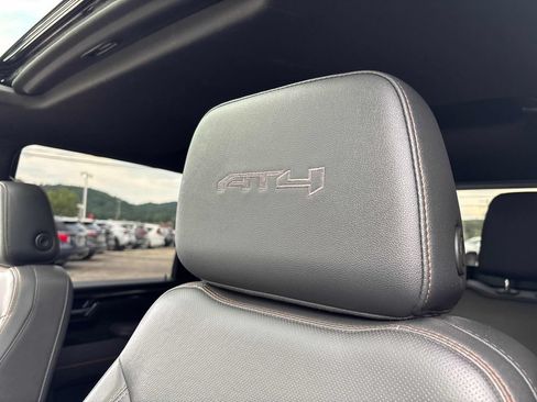 Used 2025 GMC Sierra 2500 AT4 AWD/4WD image 9