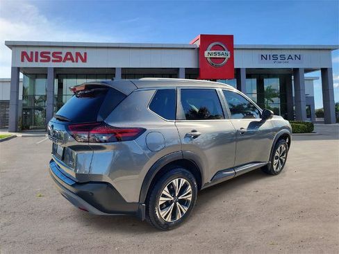 Certified 2022 Nissan Rogue SV w/ SV Premium Package image 5