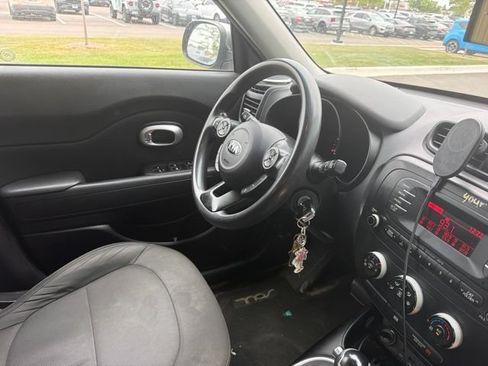 Used 2014 Kia Soul FWD image 12
