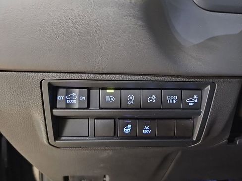 Used 2022 Toyota Tundra Platinum image 31