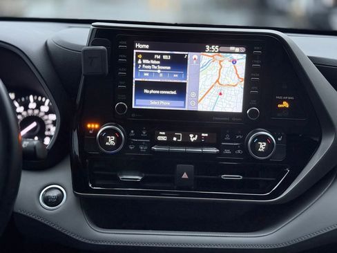 Used 2020 Toyota Highlander XLE image 27