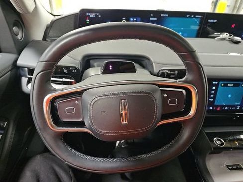 Used 2025 Lincoln Navigator Reserve image 11