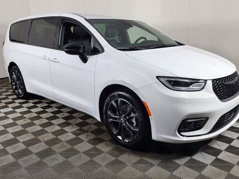 New 2026 Chrysler Pacifica Select image 1