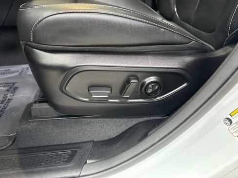 Used 2023 Jeep Grand Cherokee Limited w/ Black Appearance Package AWD/4WD image 6