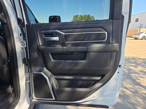 Used 2025 RAM 2500 Laramie AWD/4WD image 24