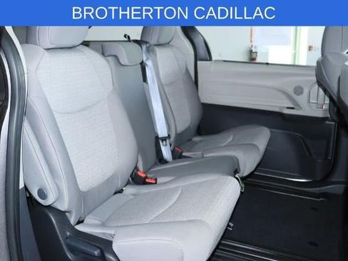 Used 2024 Toyota Sienna LE AWD/4WD image 31