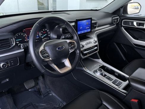 Used 2022 Ford Explorer XLT w/ Equipment Group 202A RWD image 12