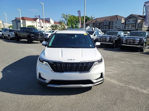 Used 2023 Kia Carnival LX image 2