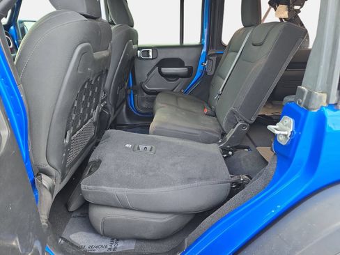 Used 2021 Jeep Wrangler Unlimited Rubicon w/ Cold Weather Group AWD/4WD image 41