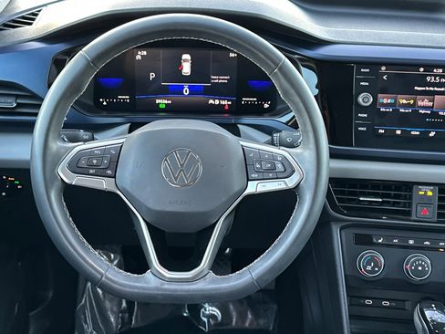 Certified 2022 Volkswagen Taos SE image 14