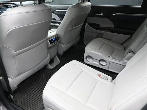 Used 2018 Toyota Highlander Limited AWD/4WD image 17