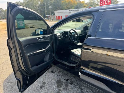 Used 2019 Ford Edge SEL w/ Equipment Group 201A FWD image 9