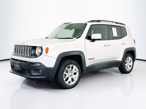 Used 2017 Jeep Renegade Latitude AWD/4WD image 3