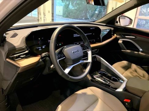 Used 2025 Audi Q5 Premium w/ Convenience Package AWD/4WD image 4