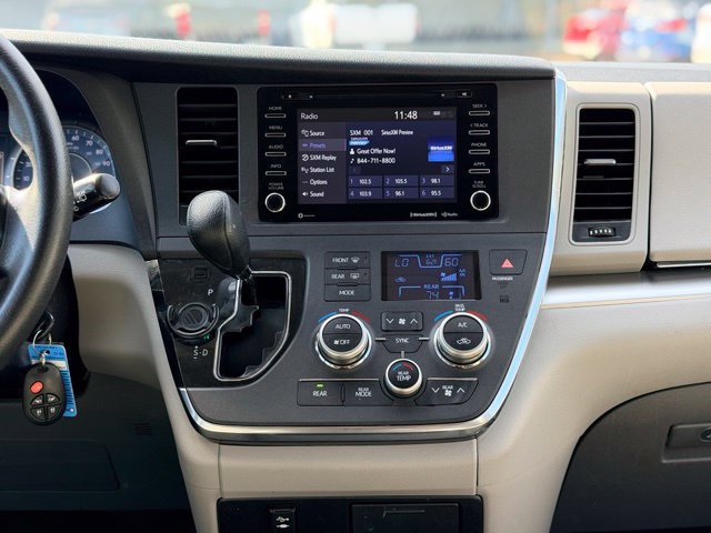 Used 2018 Toyota Sienna LE FWD image 22