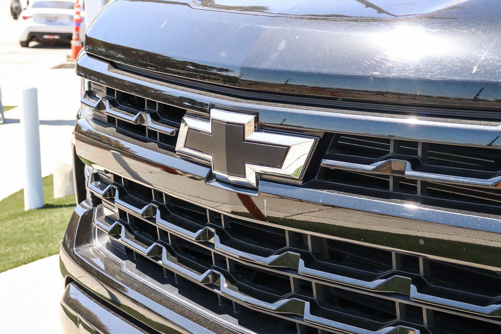 Used 2022 Chevrolet Silverado 1500 RST w/ LPO, Dark Essentials Package RWD image 3
