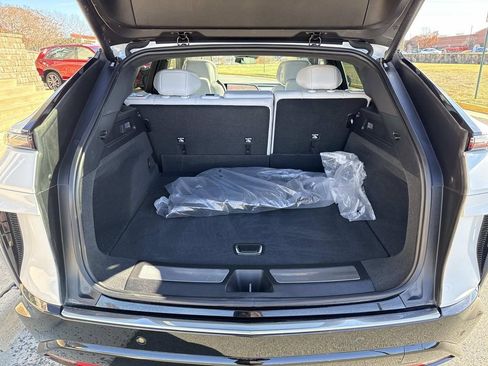 New 2025 Cadillac Lyriq Luxury image 12