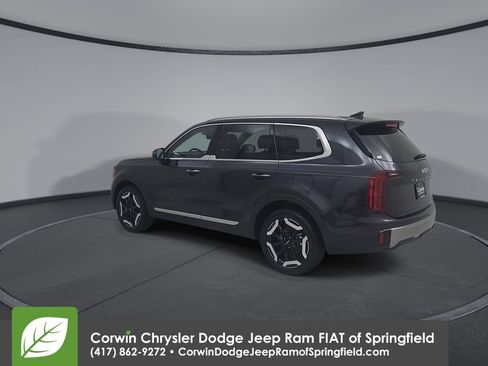 Used 2025 Kia Telluride S FWD image 11