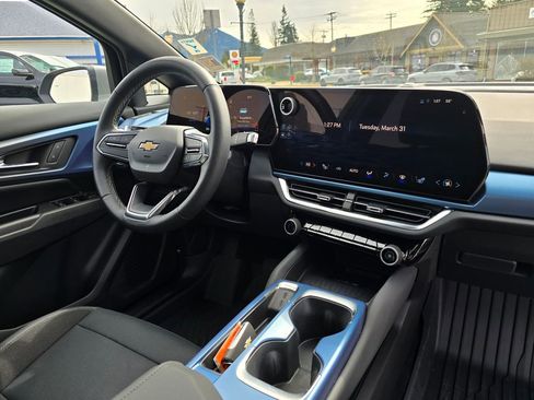 Used 2025 Chevrolet Equinox EV LT w/ Convenience Package image 13