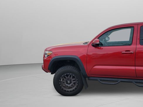 Used 2017 Toyota Tacoma TRD Off-Road image 22