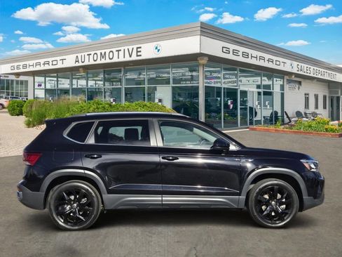 Used 2022 Volkswagen Taos SE w/ Panoramic Sunroof Package image 4