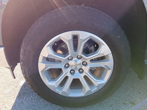 Used 2023 Chevrolet Silverado 1500 LTZ image 2