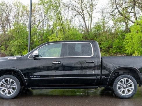 Used 2022 RAM 1500 Limited w/ Body Color Bumper Group AWD/4WD image 9