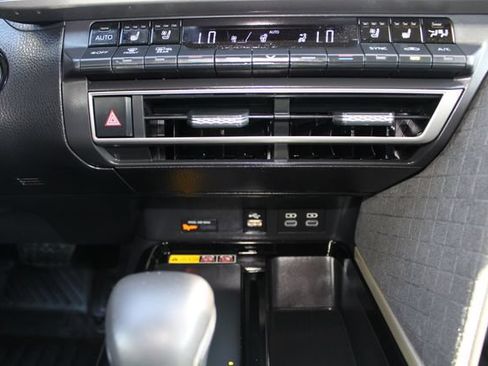 Certified 2025 Toyota Camry XLE FWD image 36