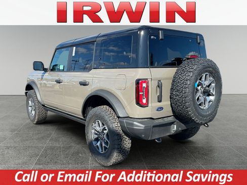 New 2025 Ford Bronco Badlands image 3