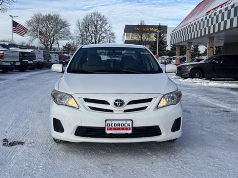 Used 2011 Toyota Corolla LE image 2