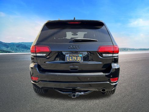 Used 2018 Jeep Grand Cherokee Altitude AWD/4WD image 7