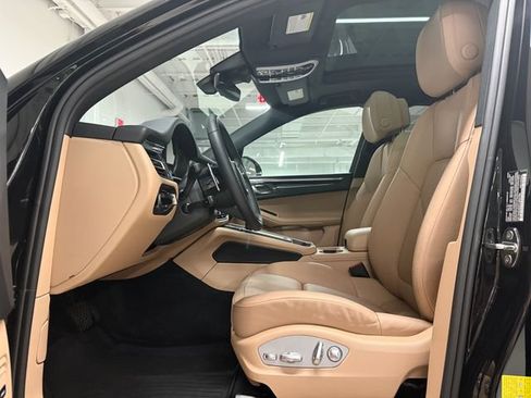 Certified 2026 Porsche Macan AWD/4WD image 5