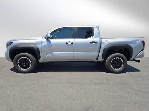 Certified 2024 Toyota Tacoma TRD Off-Road w/ TRD Off Road Upgrade Package AWD/4WD image 6