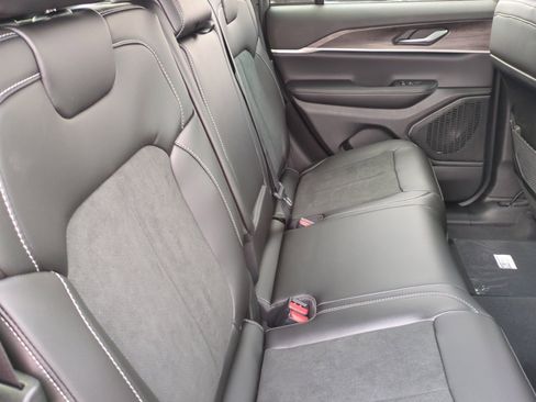 New 2026 Jeep Grand Cherokee Altitude image 18