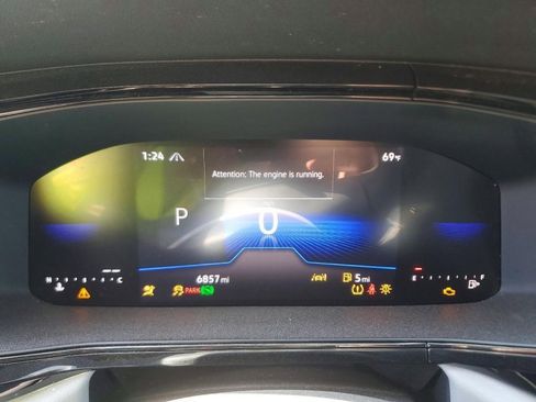 Used 2024 Volkswagen Taos SE image 8