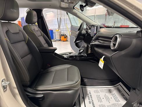 New 2026 Chevrolet Trax ACTIV w/ Sunroof Package FWD image 24