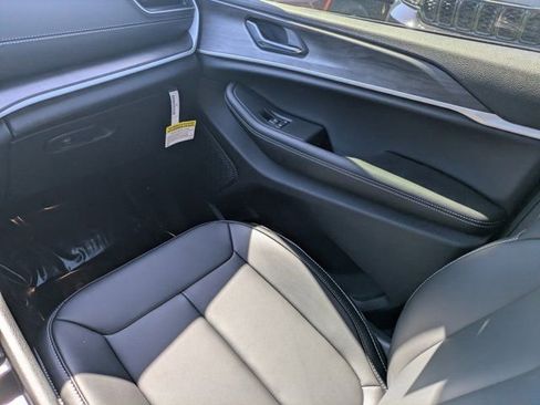 New 2025 Jeep Grand Cherokee L Limited w/ Black Appearance Package RWD image 15