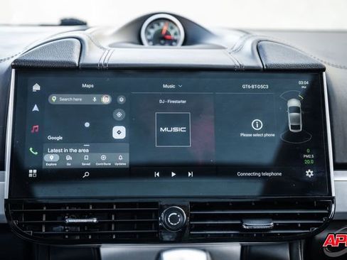 Used 2015 Porsche Cayenne Turbo image 18