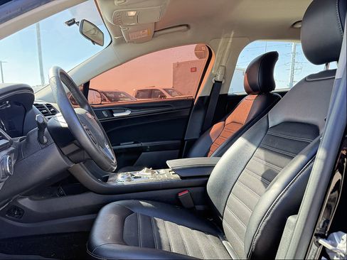 Used 2018 Ford Fusion SE FWD image 5