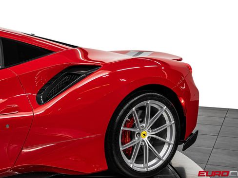 Used 2019 Ferrari 488 Pista Coupe RWD image 22