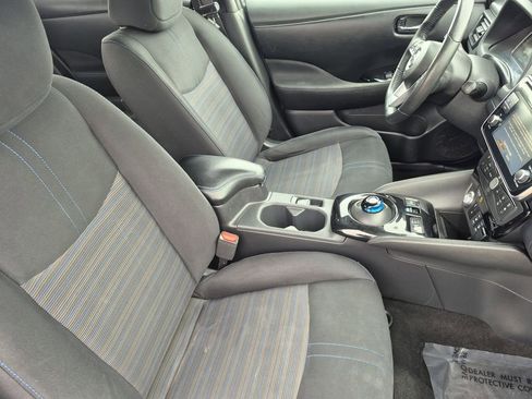 Used 2019 Nissan Leaf SV w/ SV Technology Package image 16