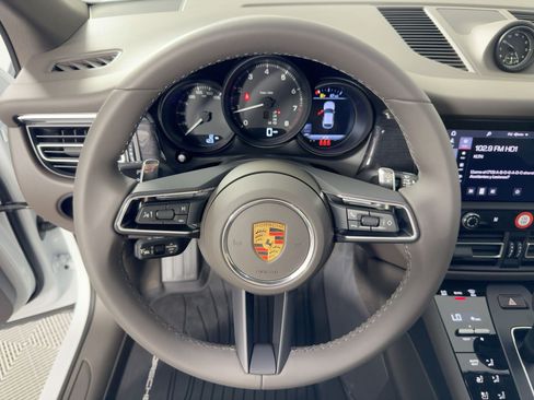 Certified 2026 Porsche Macan AWD/4WD image 17