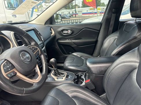 Used 2017 Jeep Cherokee Limited AWD/4WD image 25