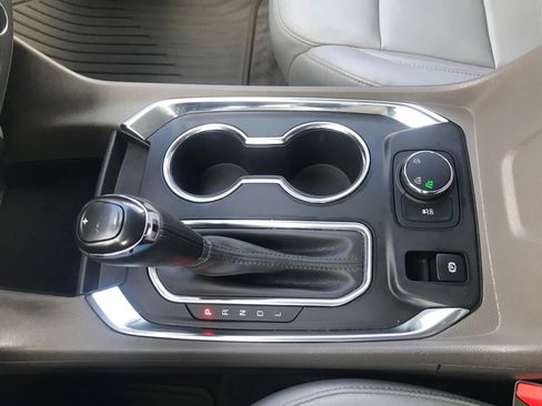 Used 2020 Chevrolet Traverse LT w/ LT Premium Package image 31