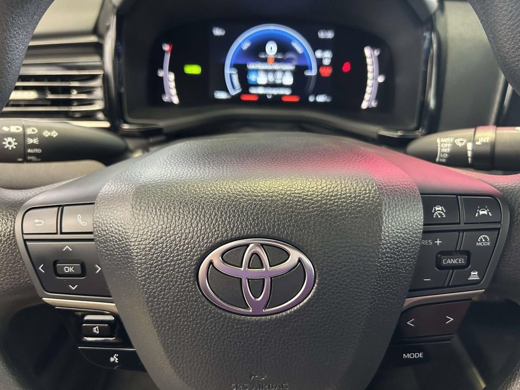 Used 2026 Toyota Camry LE FWD image 28