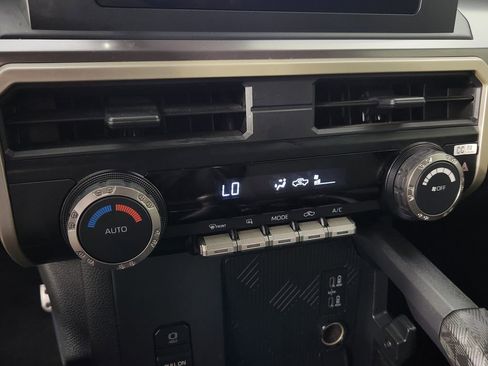 Used 2025 Toyota Tacoma TRD Sport AWD/4WD image 21