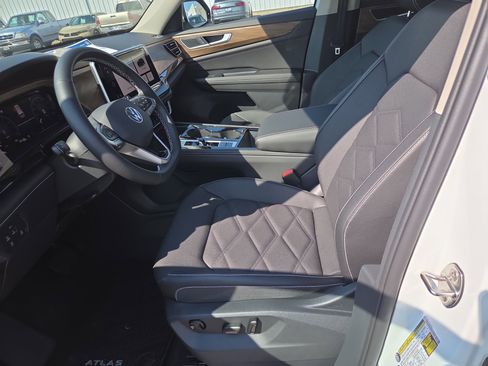 New 2026 Volkswagen Atlas SE image 4
