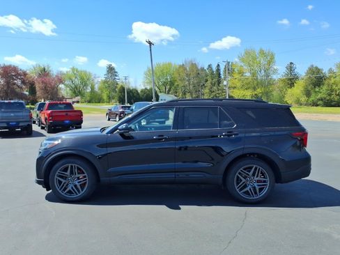 Used 2025 Ford Explorer ST AWD/4WD image 2