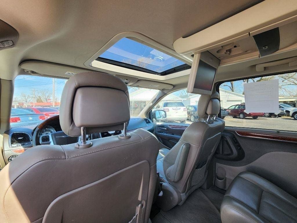 Used 2012 Chrysler Town & Country Limited w/ Luxury Group FWD image 18